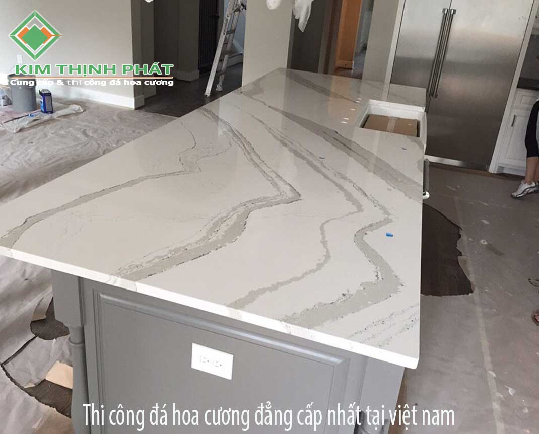 mặt bếp đá nhân tạo